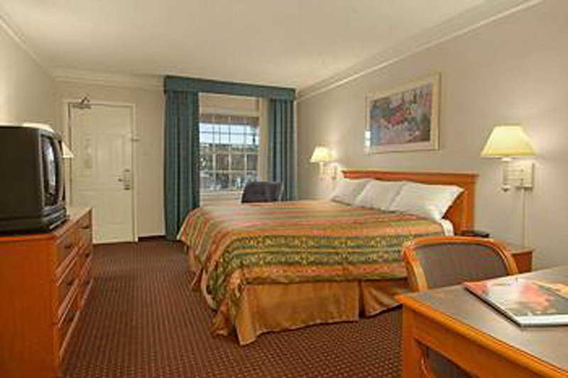 Days Inn By Wyndham Tucson City Center Zimmer foto